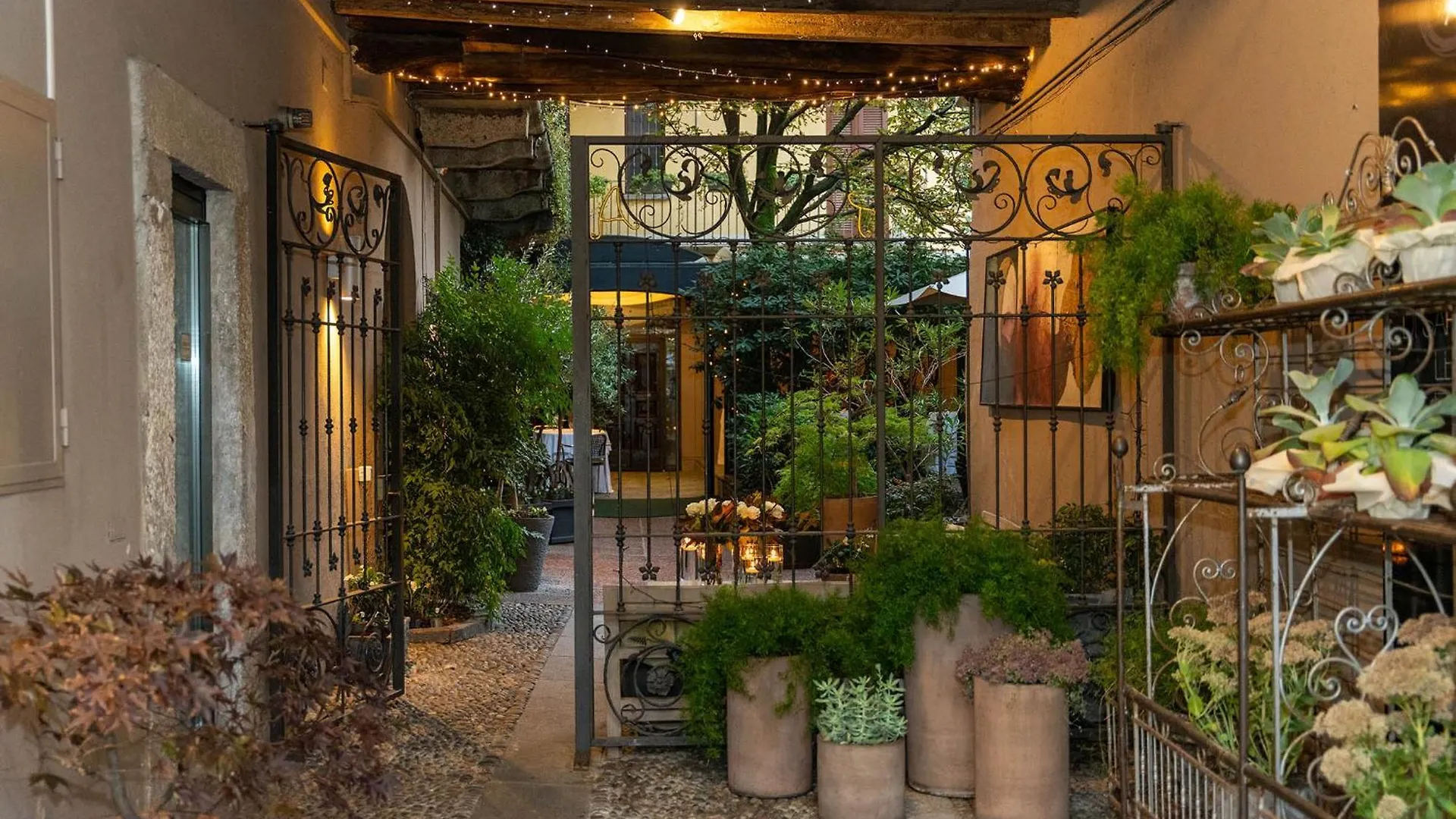 Boutique House In Corte Storica Seregno